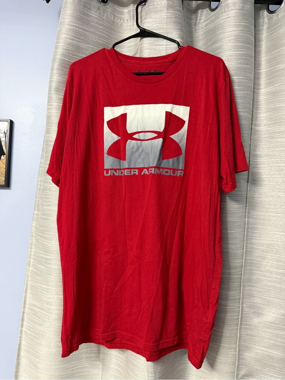 Under Armour Red Short-Sleeve Logo Tee with White/Gray Graphic